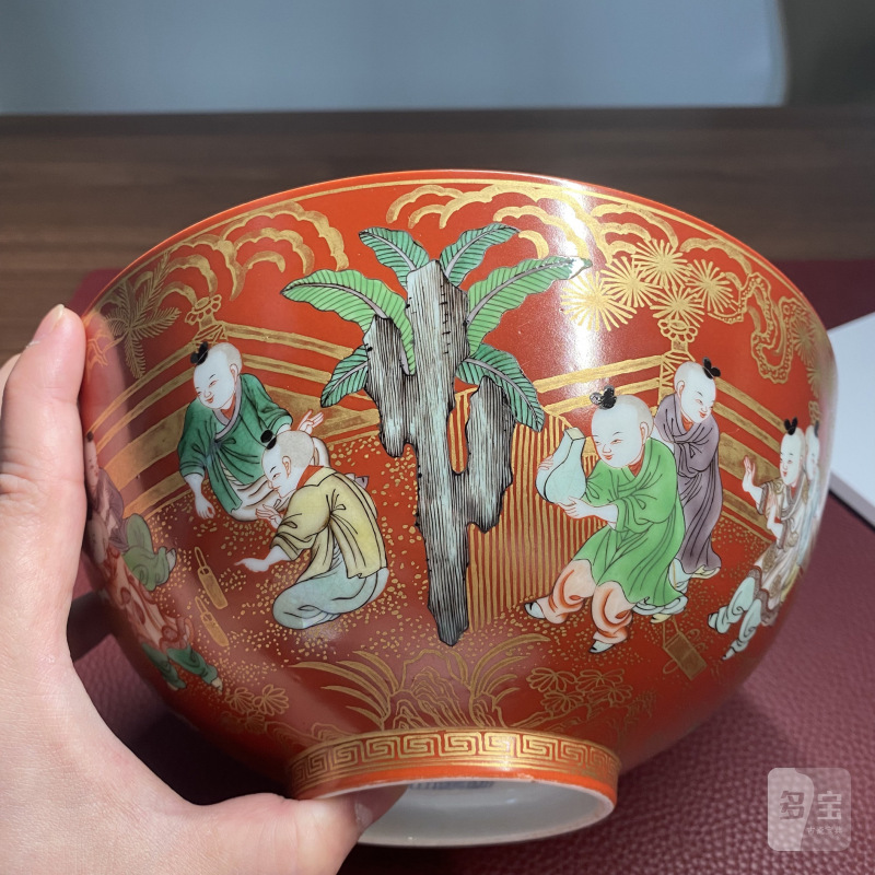 清嘉庆 珊瑚红地五彩描金婴戏纹碗 - 图19